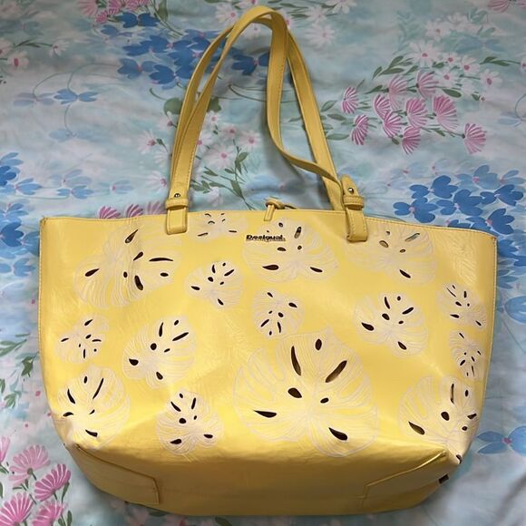 Desigual Handbag with Large Cosmetic Bag - Yellow Monstera Cutout - Picture 16 of 16
